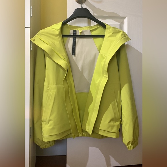 Rain jacket good for runners - Picture 2 of 3